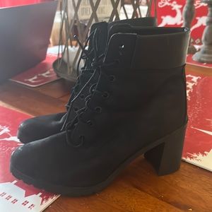 Timberland boots size 10. Amazing shape.